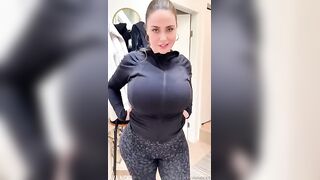 Ava Nicks – Fucking Mommy On The Floor With Ripped Leggings